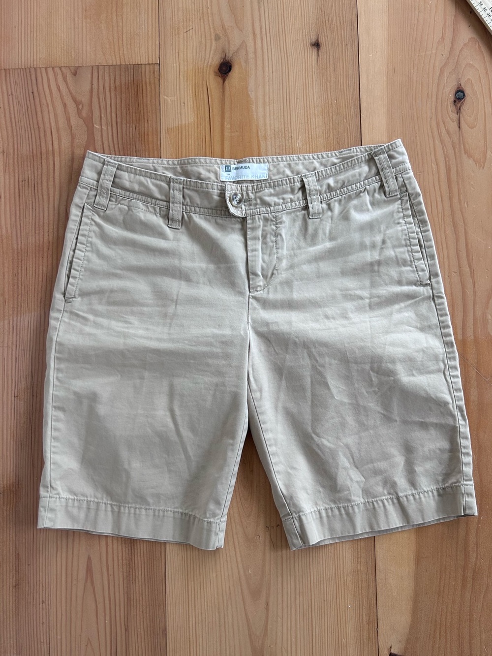 GAP Women's Size 10 Khaki Bermuda Shorts